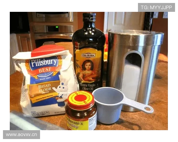 贝林厄姆家冰箱里只放蛋白粉和冰块